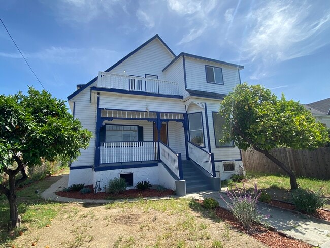 1917 E 2nd St, Unit 3