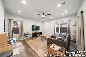 121 Alabama St in San Antonio, TX - Building Photo - Building Photo
