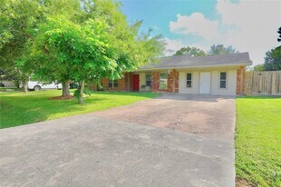 1005 Wilburn St in League City, TX - Building Photo