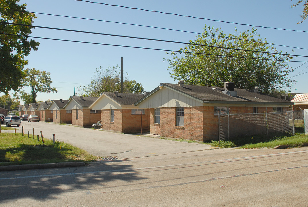 Cavalcade Plaza Homes in Houston, TX - Building Photo