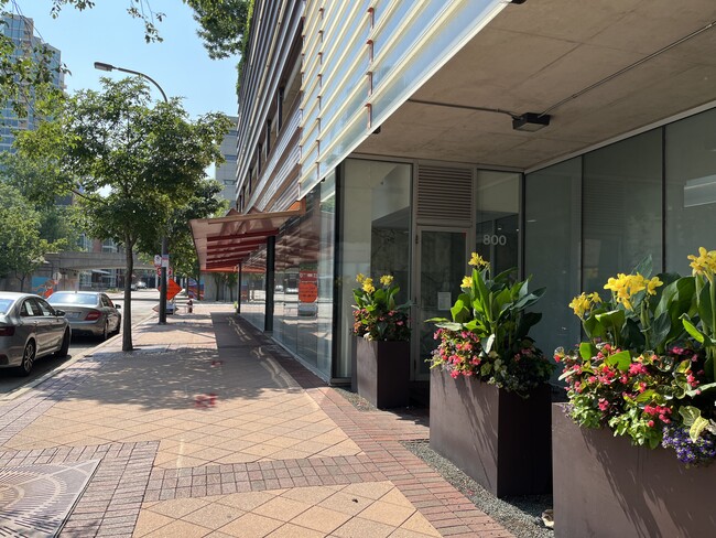 800 Elgin Rd in Evanston, IL - Building Photo - Building Photo