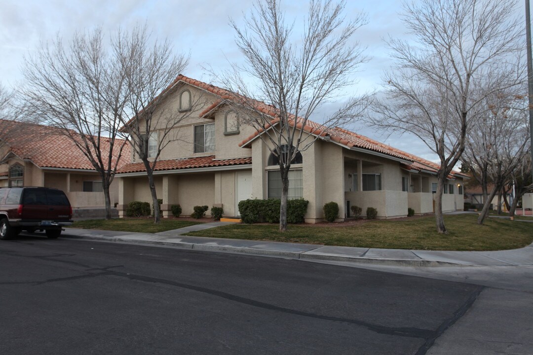 Rainbow Gardens in Las Vegas, NV - Building Photo