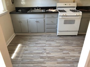 6226 Laurelton Ave in Baltimore, MD - Foto de edificio - Building Photo