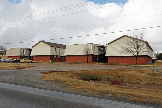 Parkside Apartments in Noble, OK - Building Photo - Building Photo