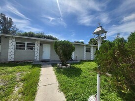 340 NW 4th Ave in Deerfield Beach, FL - Building Photo