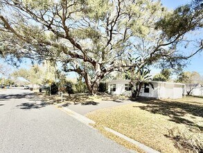7111 Onyx Dr N in St. Petersburg, FL - Building Photo - Building Photo
