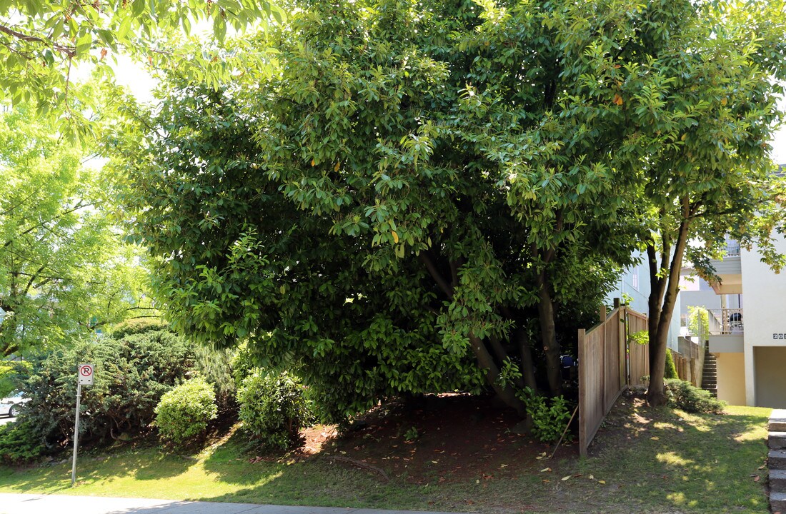 1925 Maple St in Vancouver, BC - Building Photo