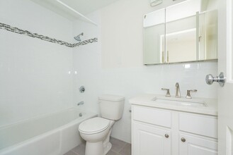 4 Stone Ave, Unit #1H in Stoneham, MA - Building Photo - Building Photo