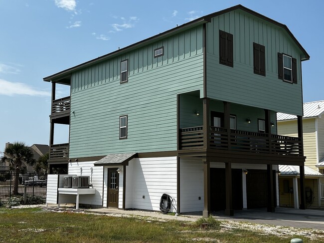 162 La Concha Blvd in Port Aransas, TX - Foto de edificio - Building Photo