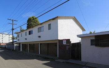 223-225 Clementine St in Oceanside, CA - Building Photo - Building Photo