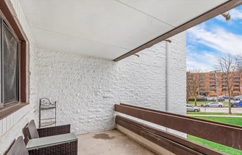 306 W Miner St, Unit X in Arlington Heights, IL - Building Photo - Building Photo
