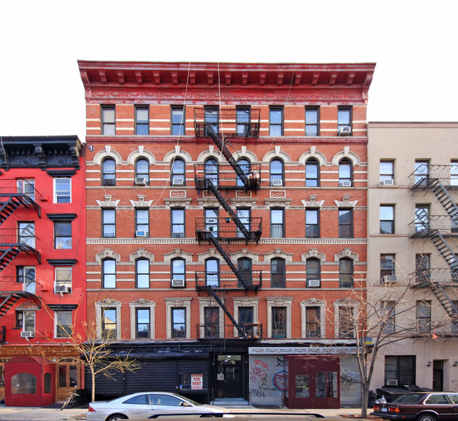 215 E 4th St in New York, NY - Building Photo - Building Photo