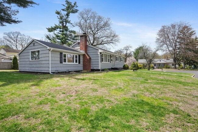 170 Riverside Dr in Hamden, CT - Building Photo - Building Photo
