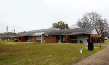 Canton Garden Apartments in Canton, MS - Building Photo - Building Photo