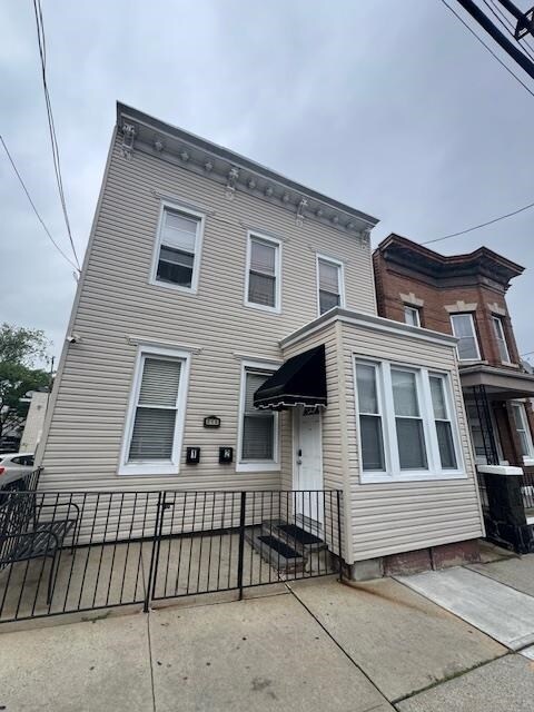 212 68th St in Guttenberg, NJ - Building Photo