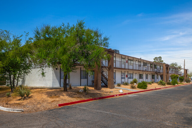 Pinnacle Apartments in Las Vegas, NV - Building Photo - Building Photo