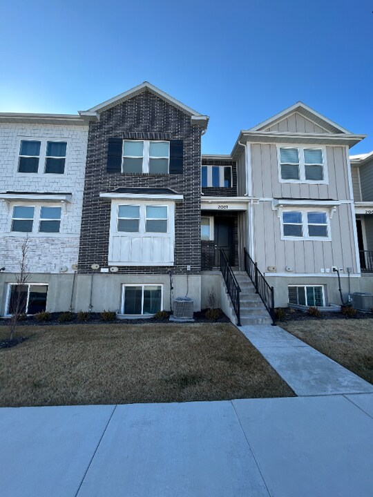 2081 N 4100 W in Lehi, UT - Building Photo