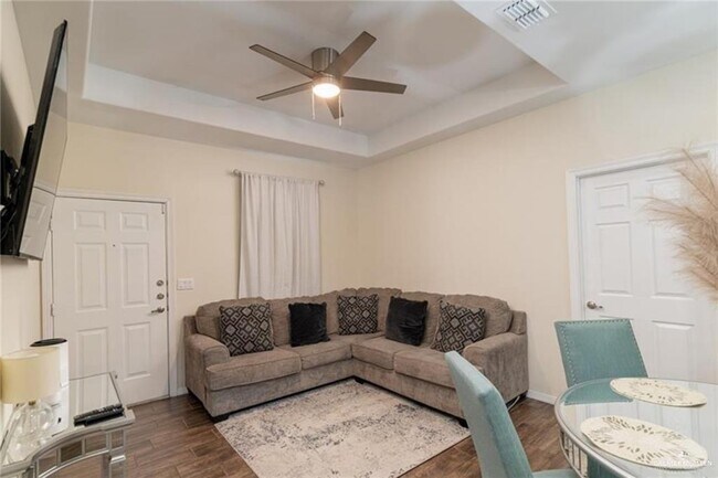 10 N Hester St in Edinburg, TX - Building Photo - Building Photo