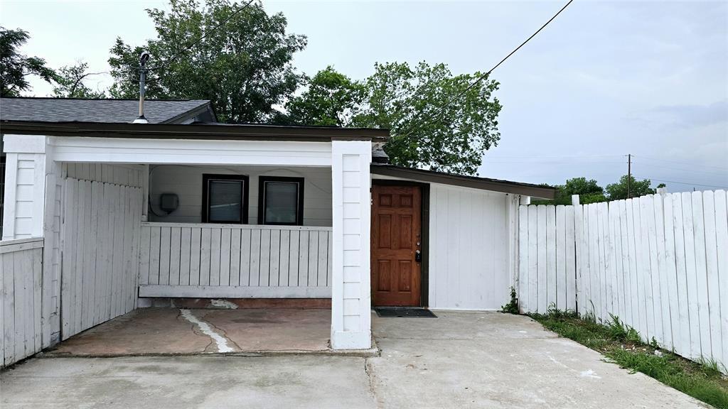 101 S Lockhart St in Manor, TX - Building Photo
