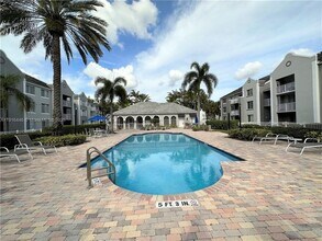 777 SW 111th Way in Pembroke Pines, FL - Foto de edificio - Building Photo