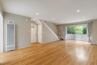1225 Washington Ave, Unit 1225 Washington Ave. #8 in Santa Monica, CA - Building Photo - Building Photo