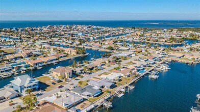 5056 Galleon Ct in New Port Richey, FL - Building Photo - Building Photo