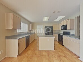 10832 Otter Pass in San Antonio, TX - Building Photo - Building Photo