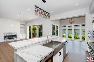 4963 Clybourn Ave in Los Angeles, CA - Building Photo - Building Photo