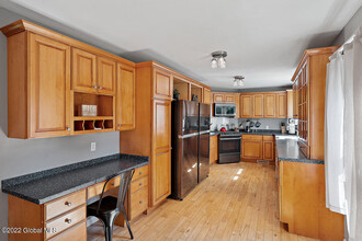 387 Maple Ave in Saratoga Springs, NY - Building Photo - Building Photo