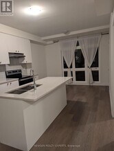 8-8 Sayers Ln in Richmond Hill, ON - Building Photo - Building Photo