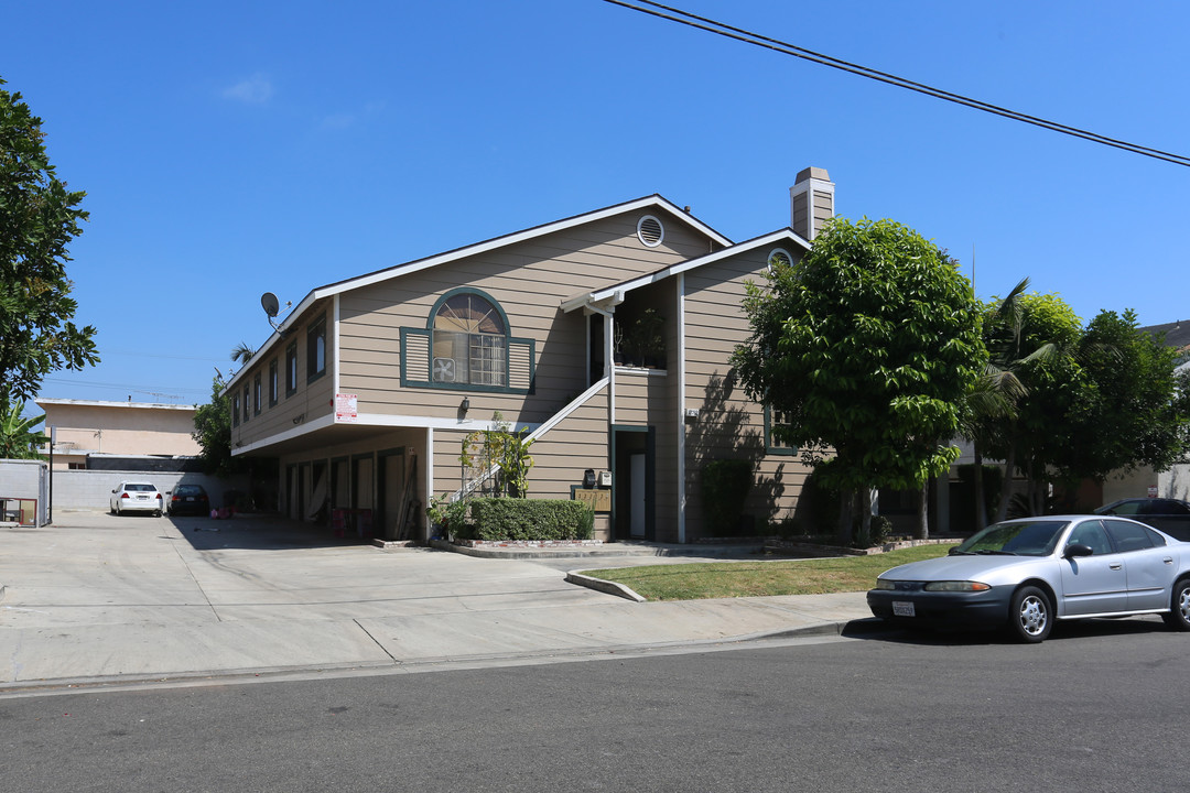 13762 Pine St in Westminster, CA - Building Photo