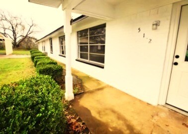510 Bradburn Rd in Grand Saline, TX - Foto de edificio
