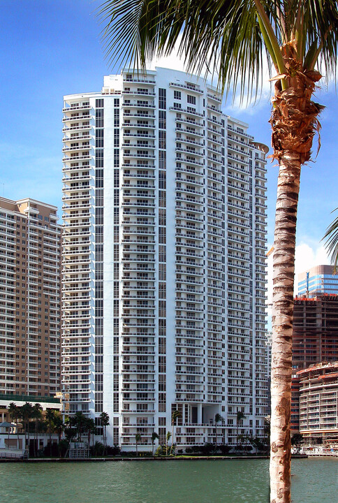 Carbonell Condominium in Miami, FL - Foto de edificio