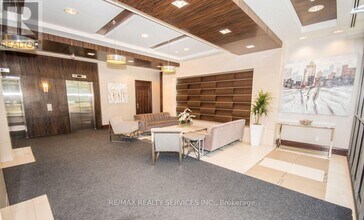 339 Rathburn Rd W in Mississauga, ON - Building Photo - Building Photo