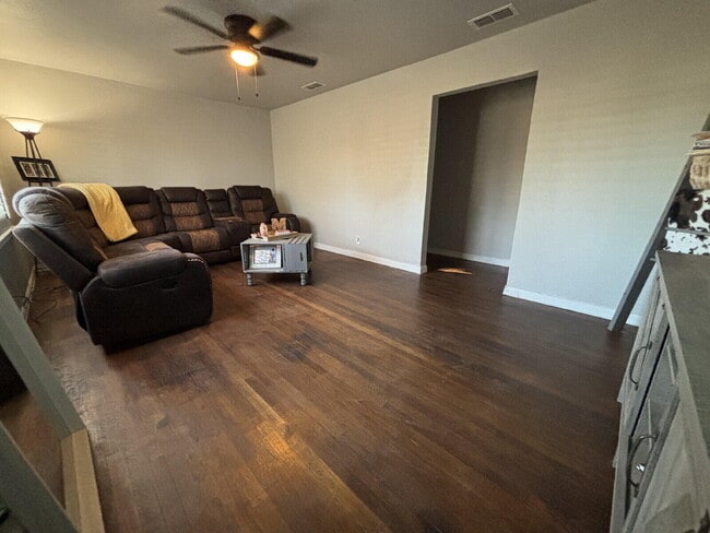 114 Holly St in Levelland, TX - Building Photo - Building Photo