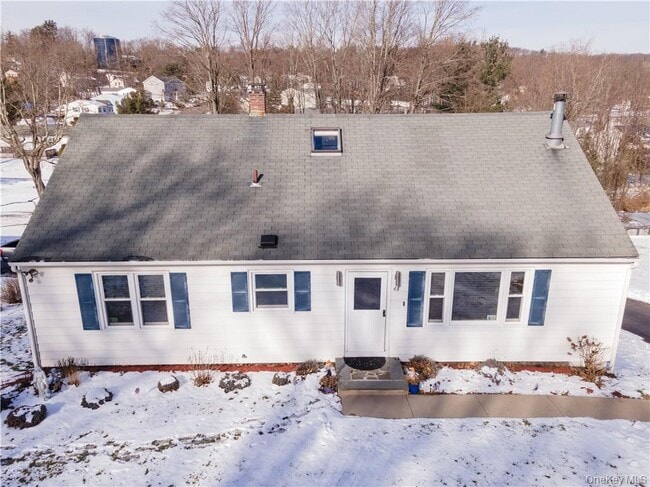 48 Quaker Hill Rd