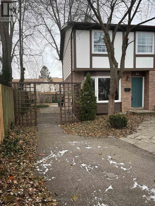 42 Oakmeadow Pl in St Catharines, ON - Building Photo - Building Photo