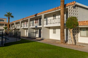 Scottsdale Suites Apartments in Scottsdale, AZ - Building Photo