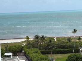 199 Ocean Dr in Key Biscayne, FL - Building Photo