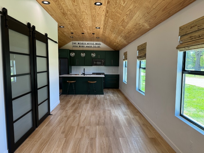 40 CR 267 in Somerville, TX - Foto de edificio - Building Photo