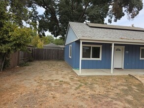 35 1/2 Oak Ave in Woodland, CA - Building Photo - Building Photo