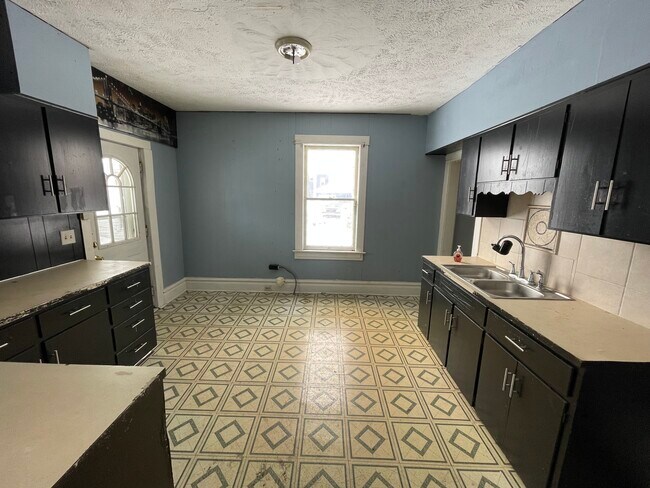 610 Pine St in Three Rivers, MI - Building Photo - Building Photo