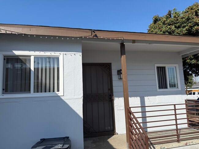 1224 W 92nd St in Los Angeles, CA - Foto de edificio - Building Photo
