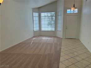 7704 Kasmere Falls Dr in Las Vegas, NV - Building Photo - Building Photo