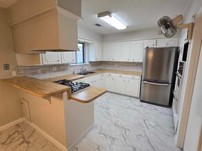 4910 Crepe Myrtle Ln in Pasadena, TX - Building Photo - Building Photo