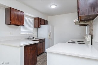 25 Gold Bar Ct in Las Vegas, NV - Building Photo - Building Photo