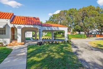 1305 Alhambra Cir in Coral Gables, FL - Building Photo - Building Photo