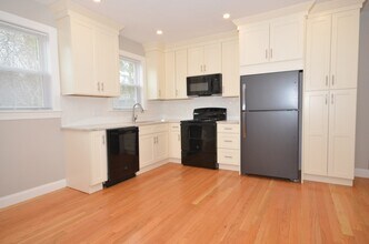 18 Eaton Ave in Woburn, MA - Building Photo - Building Photo