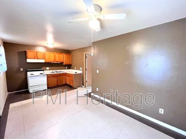 property at 809 E Huntsville Ave