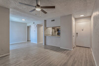 The Waverly Apartments in Dallas, TX - Building Photo - Interior Photo